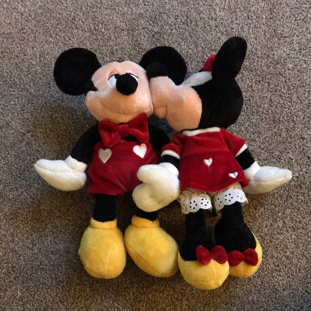 Kissing Mickey and Minnie